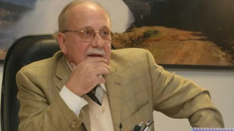 Alesc suspende sessão e manifesta pesar pelo falecimento de Walmor de Luca
