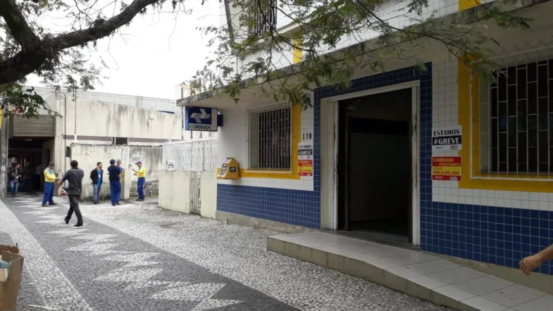 Correios de Araranguá entram em greve