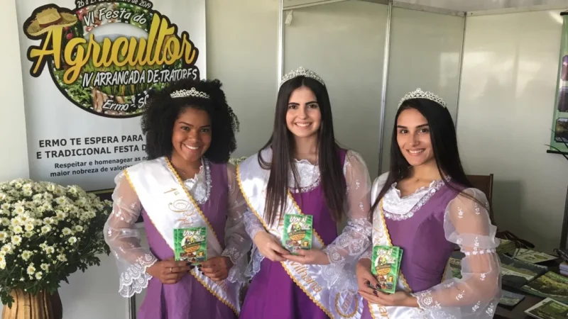 Soberanas da Polvilhana visitam Festa do Agricultor