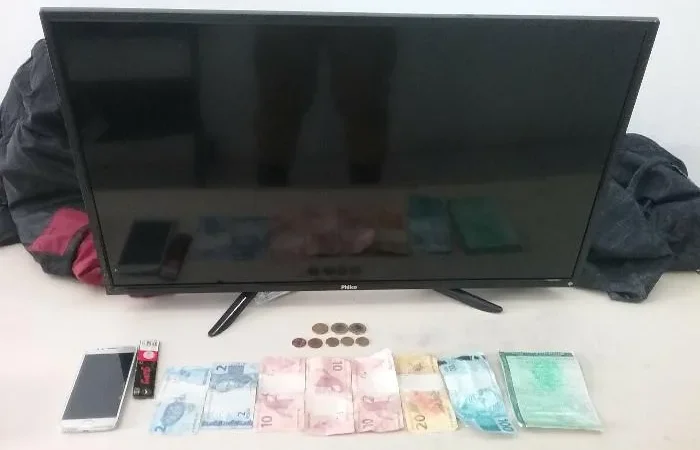Em Araranguá dois homens e um adolescente receberam voz de prisão