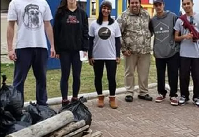 No dia mundial da limpeza Projeto Educamar recolheu 1 tonelada de lixo