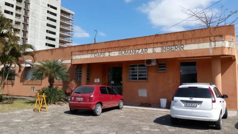 Adolescentes combatem depressão compartilhando problemas em grupo   