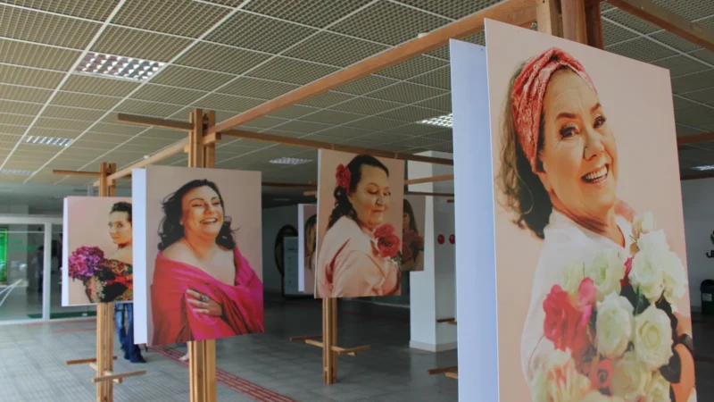 Unesc apresenta exposição fotográfica sobre conscientização no Outubro Rosa