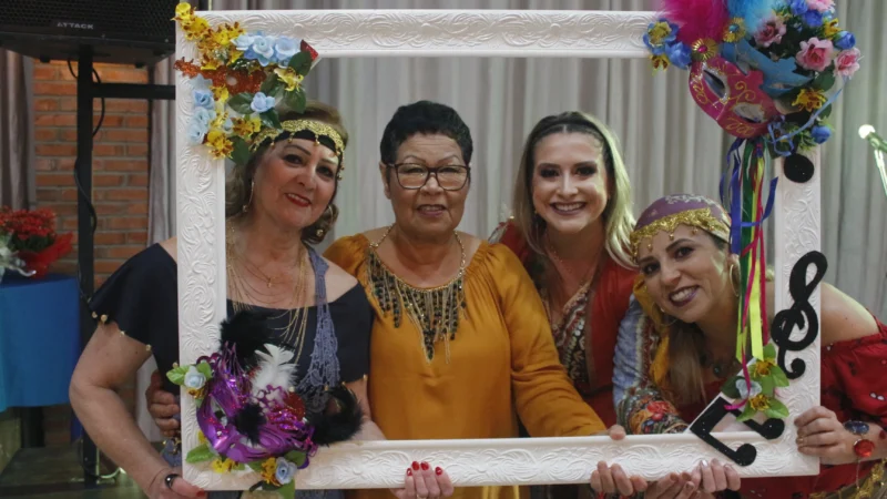 Baln. Gaivota: Professores celebram seu dia com festa a fantasia