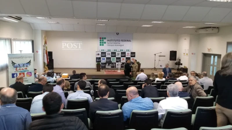 Diretora do Ifsc Araranguá fala de painel de ideias