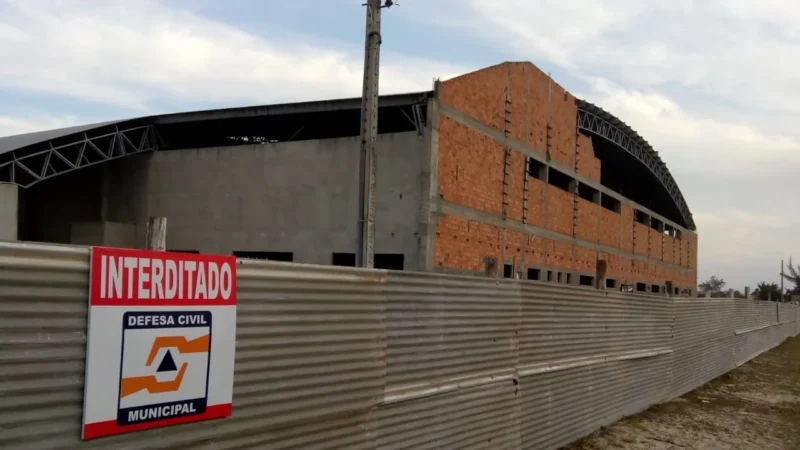 Baln. Arroio do Silva: Cobertura do Ginásio de Esportes desaba por completo