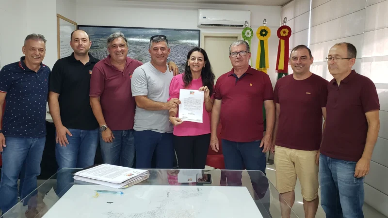 Prefeita de Sombrio assina mais uma ordem de serviço