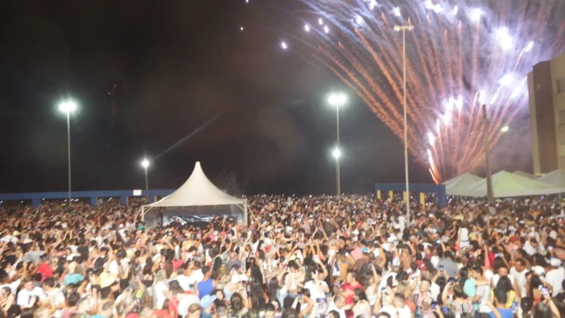 Arroio reúne multidão com Megaréveillon