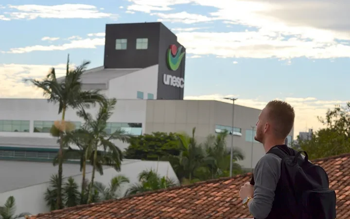 Universidade concede descontos e bolsas de estudos