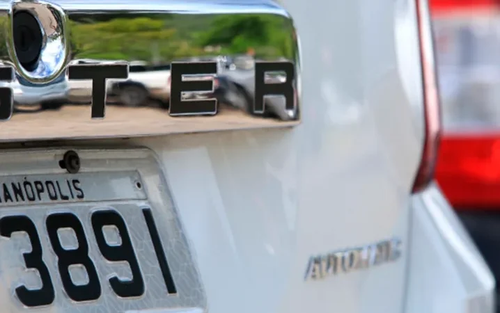 Pagamento em cota única do IPVA para placas terminadas em 1 vai até dia 31