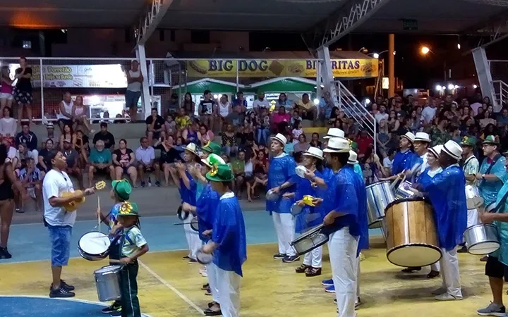 Escola de Samba faz ensaio geral para o Carnarroio