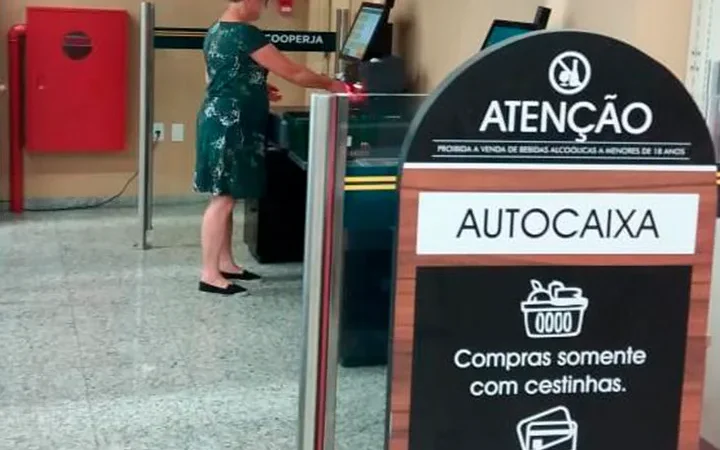 Cooperja inicia atividade pioneira de self-checkout em seus Supermercados