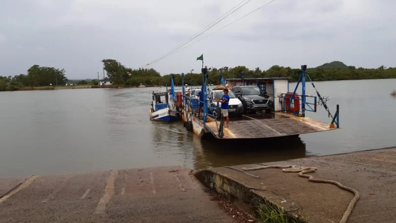 Áudio denuncia aranhas e validade vencida em coletes salva-vidas da balsa de Araranguá