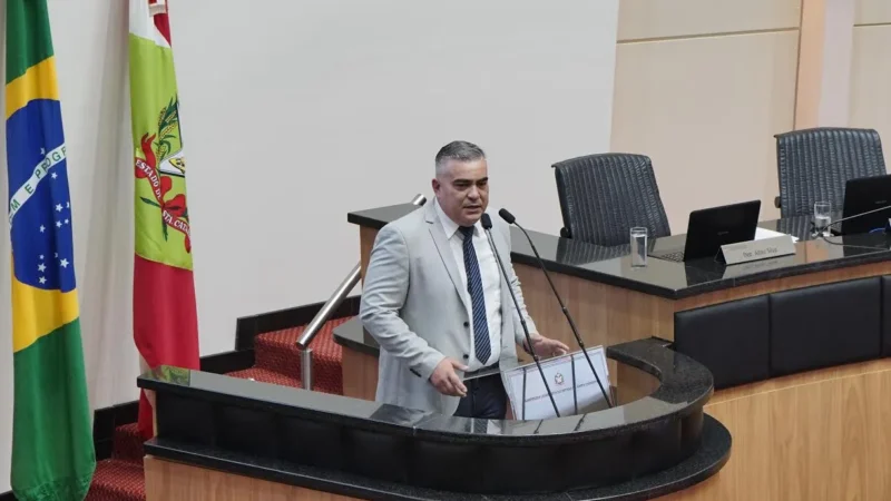PSL quer expulsar deputado Sargento Lima por infidelidade