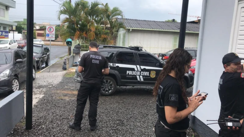 PM e Polícia Civil nas ruas para organizar e fiscalizar o fechamento de estabelecimentos comerciais