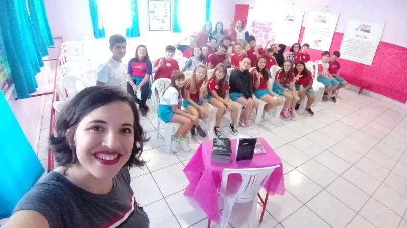 Para celebrar o Dia Internacional da Mulher, escola promove ação com literatura