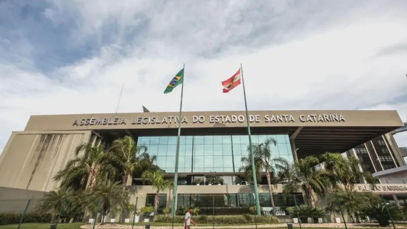 ASSEMBLEIA INSTITUI SESSÃO VIRTUAL E DELIBERA SOBRE CRISE