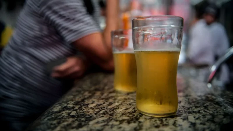 Aumento do consumo de álcool preocupa no período de confinamento