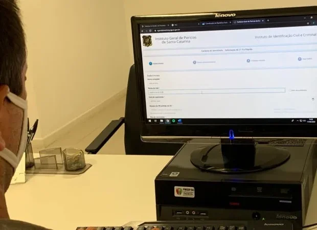 Catarinenses podem solicitar segunda via da carteira de identidade pela internet