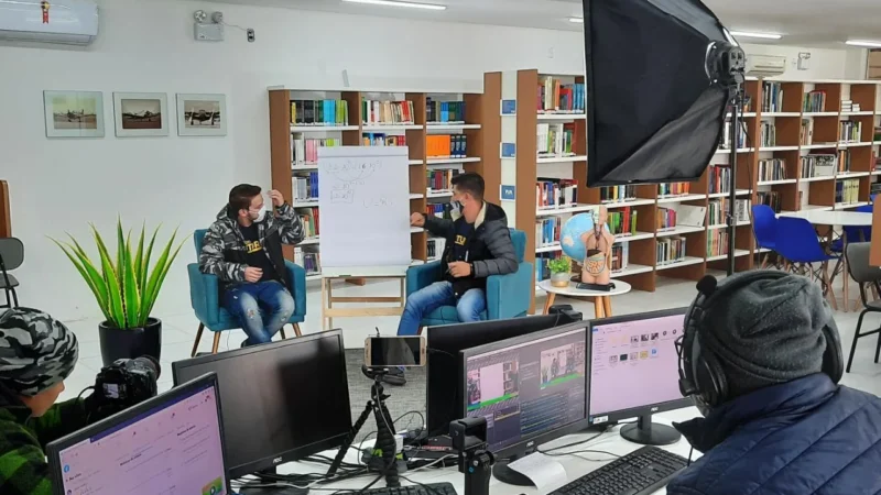 Aulão online foi sucesso oferecendo cinco horas de conteúdo ininterrupto aos estudantes