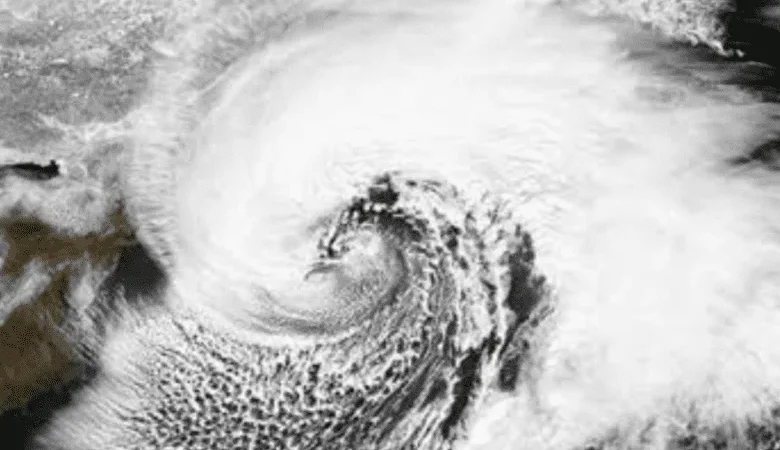 Passagem de ciclone e tempestade afeta mais de 1,3 milhão de pessoas em SC