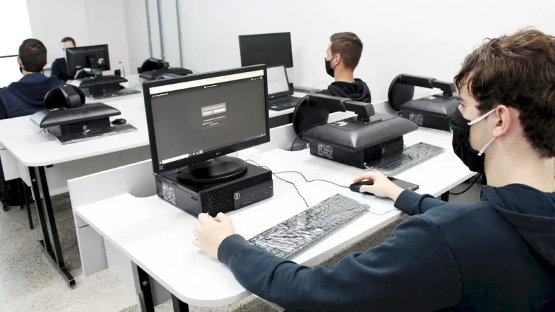 Sesi e Senai oferecem 16,5 mil vagas para cursos profissionalizantes em SC