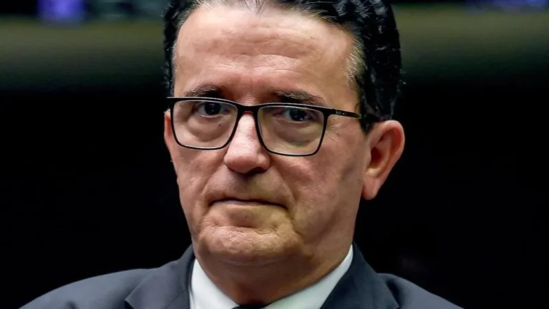 A EDUCAÇÃO É A BASE DE TUDO – Deputado Hélio Costa