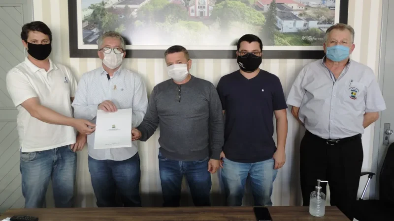 Entregue ordem de serviço para rótula em Turvo