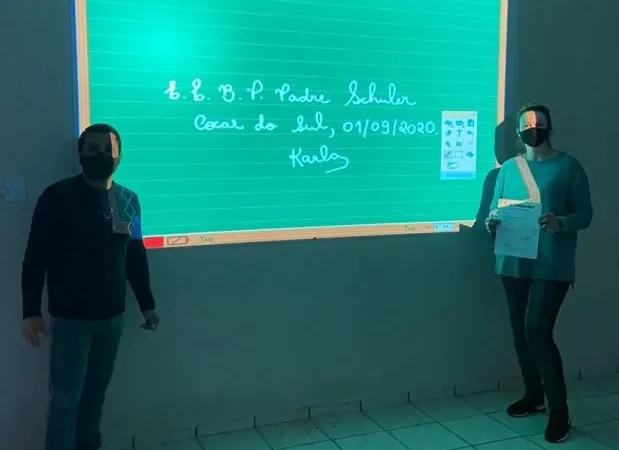 307 escolas da rede estadual recebem lousas digitais para tornar o ensino mais interativo e tecnológico