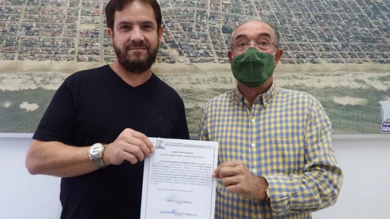 Prefeito entrega ordem de serviço para obras em mais duas ruas no Arroio