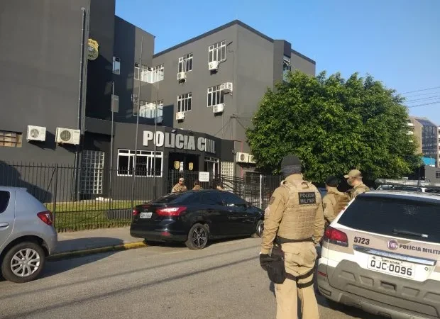 Polícias Civil e Militar deflagram operação para combater organizações criminosas em Florianópolis