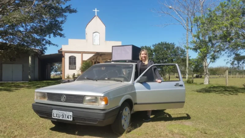 Gaivotense ganha vida dirigindo carro de som