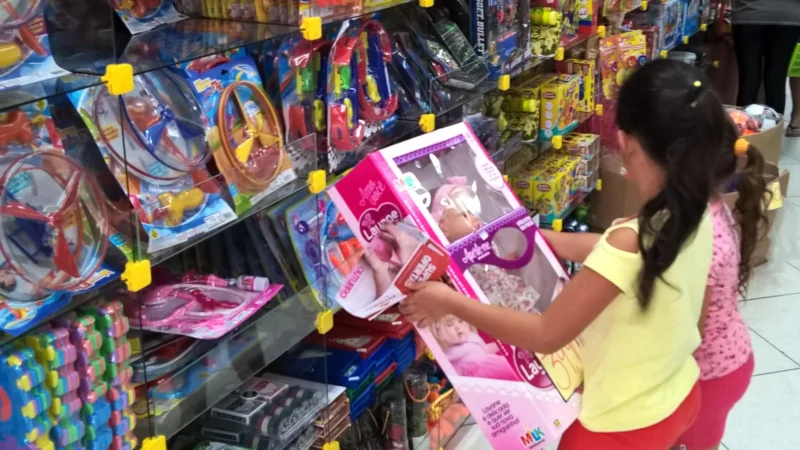 Procon e Imetro-SC orientam sobre cuidados na compra de brinquedos para Dia das Crianças