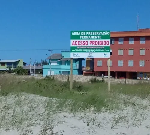 Prefeitura inicia fechamento das áreas de banho e sinalização das praias