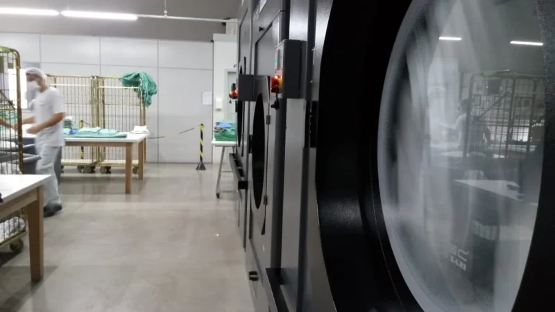 Covid-19 muda rotina em lavanderia de roupas hospitalares em Timbé do Sul