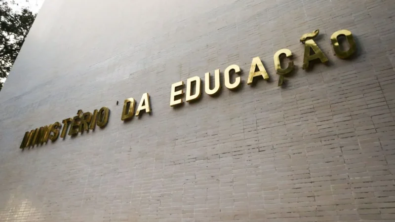 MEC muda para 1º de março aulas presenciais nas universidades federais