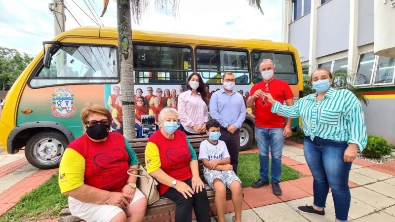 Melhor Idade de Sombrio ganha ônibus exclusivo