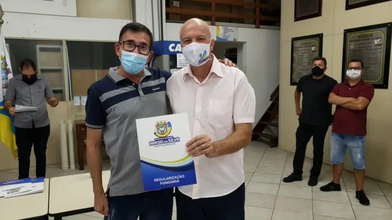 Balneário Arroio do Silva entrega trinta matrículas do Loteamento Jofre