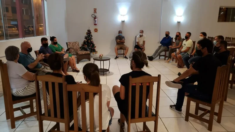 Administração e lideranças reunidas em prol da educação e conscientização ambiental