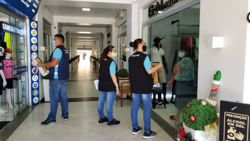 Secretaria de Saúde realiza ação de orientação e prevenção no comércio sobre o covid-19