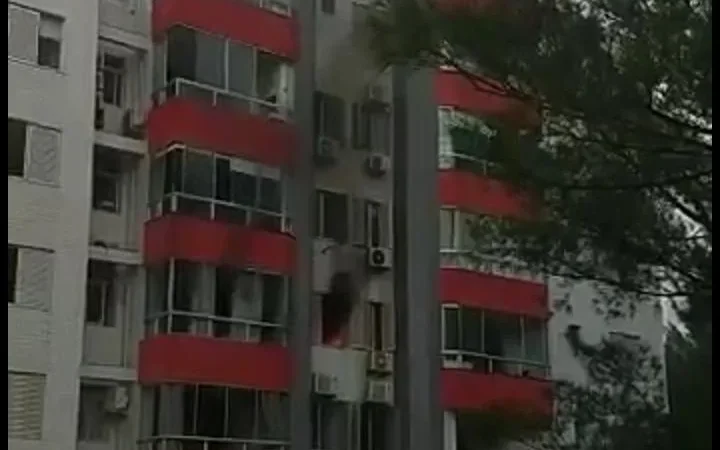 Guarda-vidas resgatam vítimas de incêndio em Morro dos Conventos