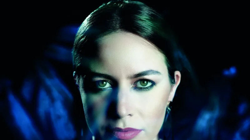 Videoclipe da canção  “Parece Vício” na voz de Luzia Dvorek 