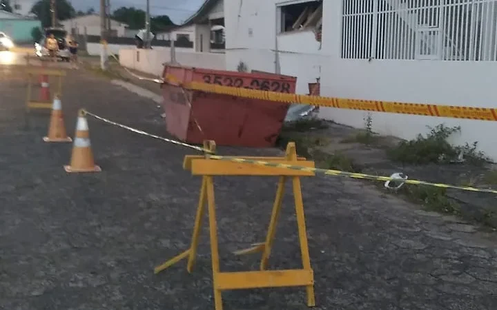 Corpo de Bombeiros interdita obra com risco de desabamento