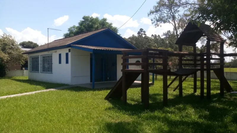 Secretaria fecha escola isolada com 9 alunos em Soares