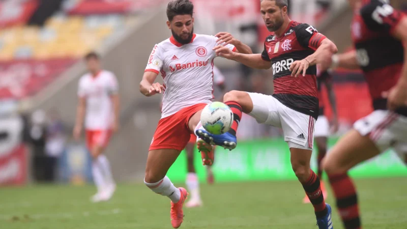 Chefe de arbitragem da CBF diz que cartão vermelho para Rodinei foi ‘aceitável’