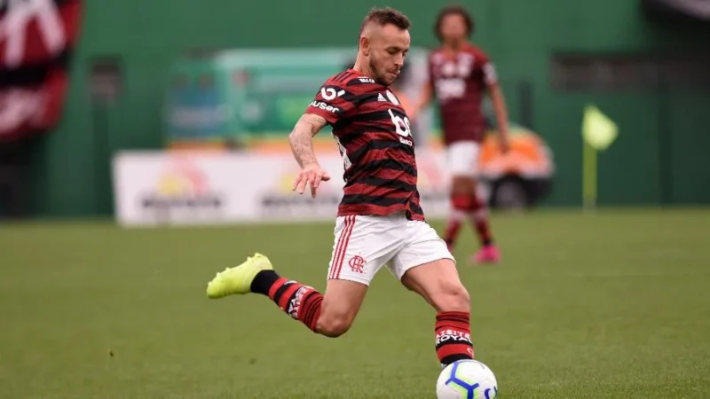 Número de Rafinha está no início da venda da nova camisa do Fla
