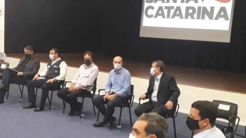 Governador Carlos Moisés anuncia recursos para UTI’s na Amesc