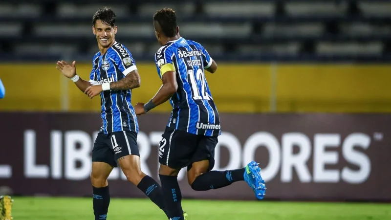 Com reservas e meninos, Grêmio vence e segue na pré-Libertadores