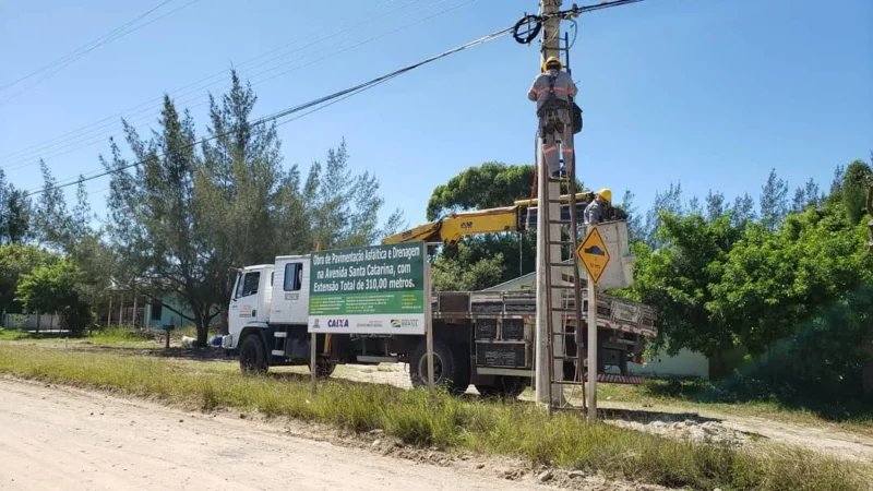 Praia da Caçamba recebem obra de drenagem e pavimentação de 310 metros da avenida
