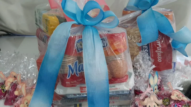 CRAS entrega kits de alimentação a famílias